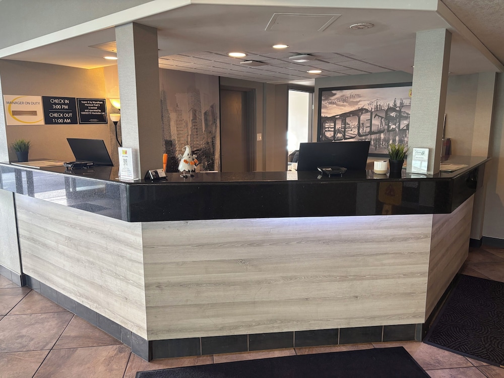 Super 8 by Wyndham Macleod Trail Calgary 2/60