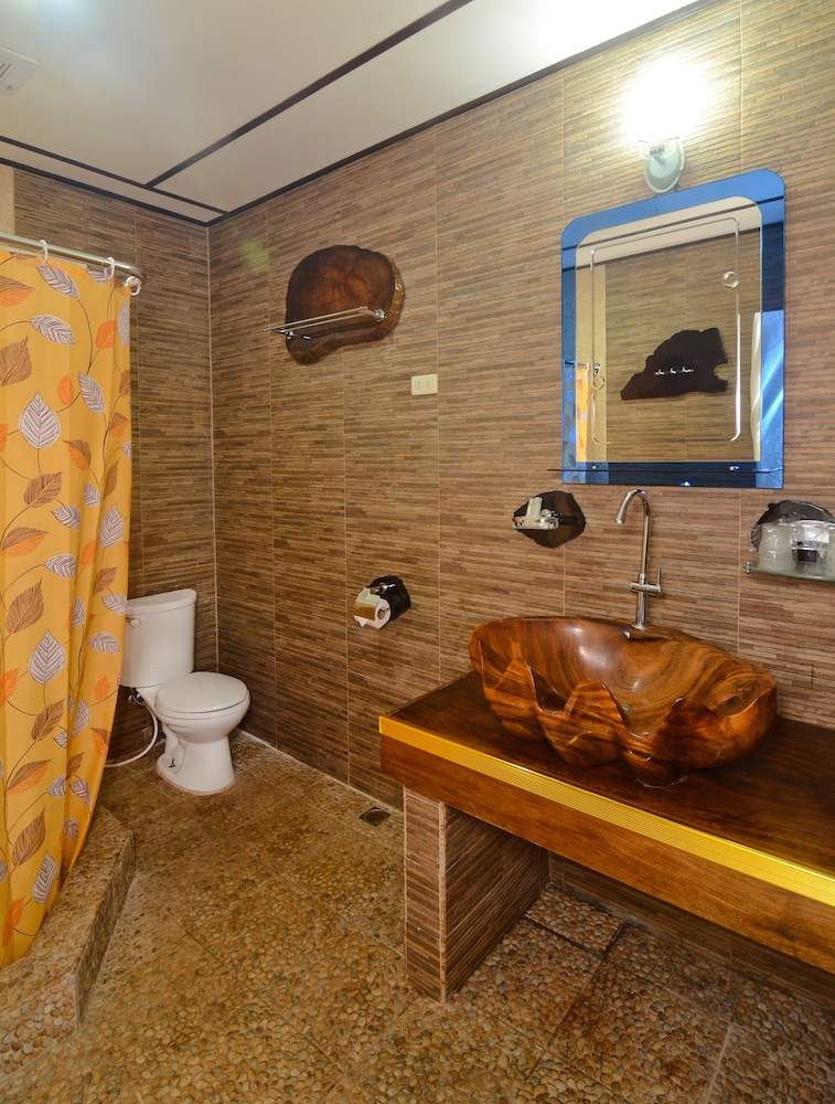 Deep Forest Garden Hotel 80/80