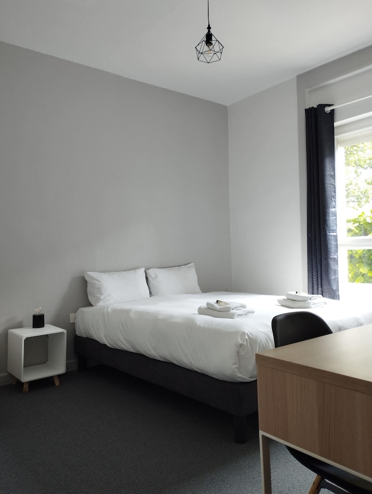 Brit Hotel Guingamp L Armor 18/50