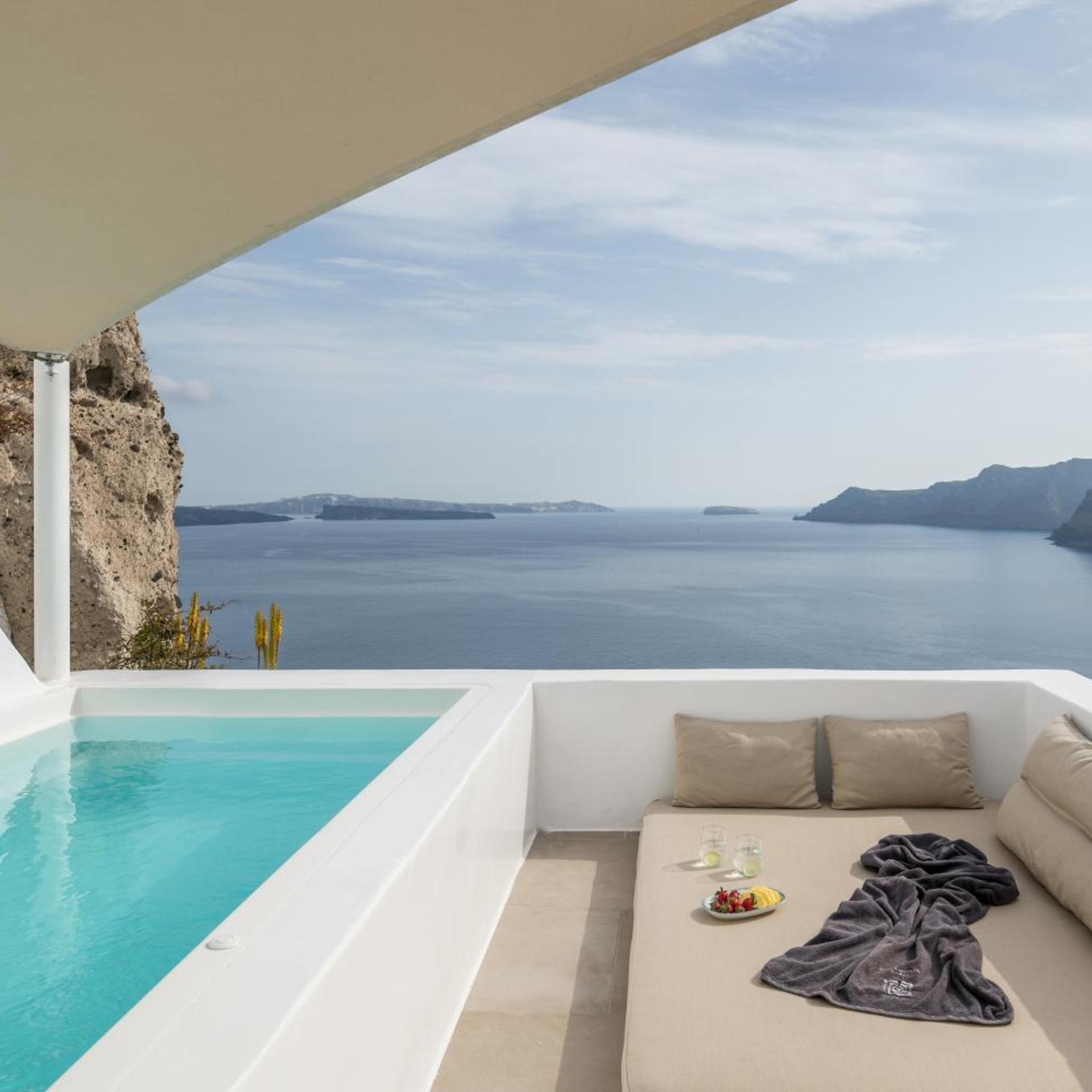 SUITE, PRIVATE POOL