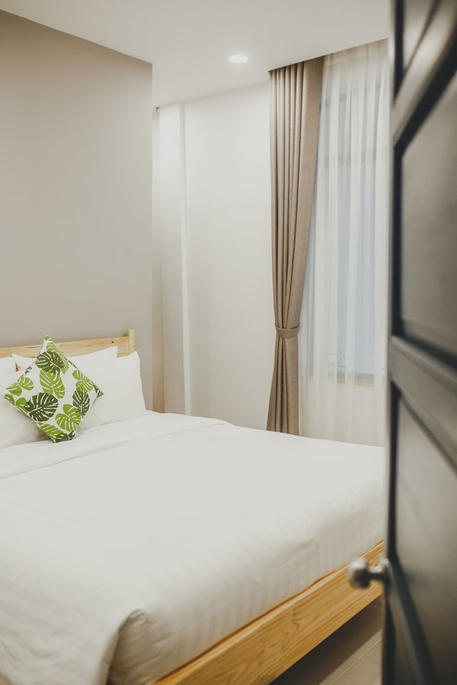 DELUXE, DOUBLE BED