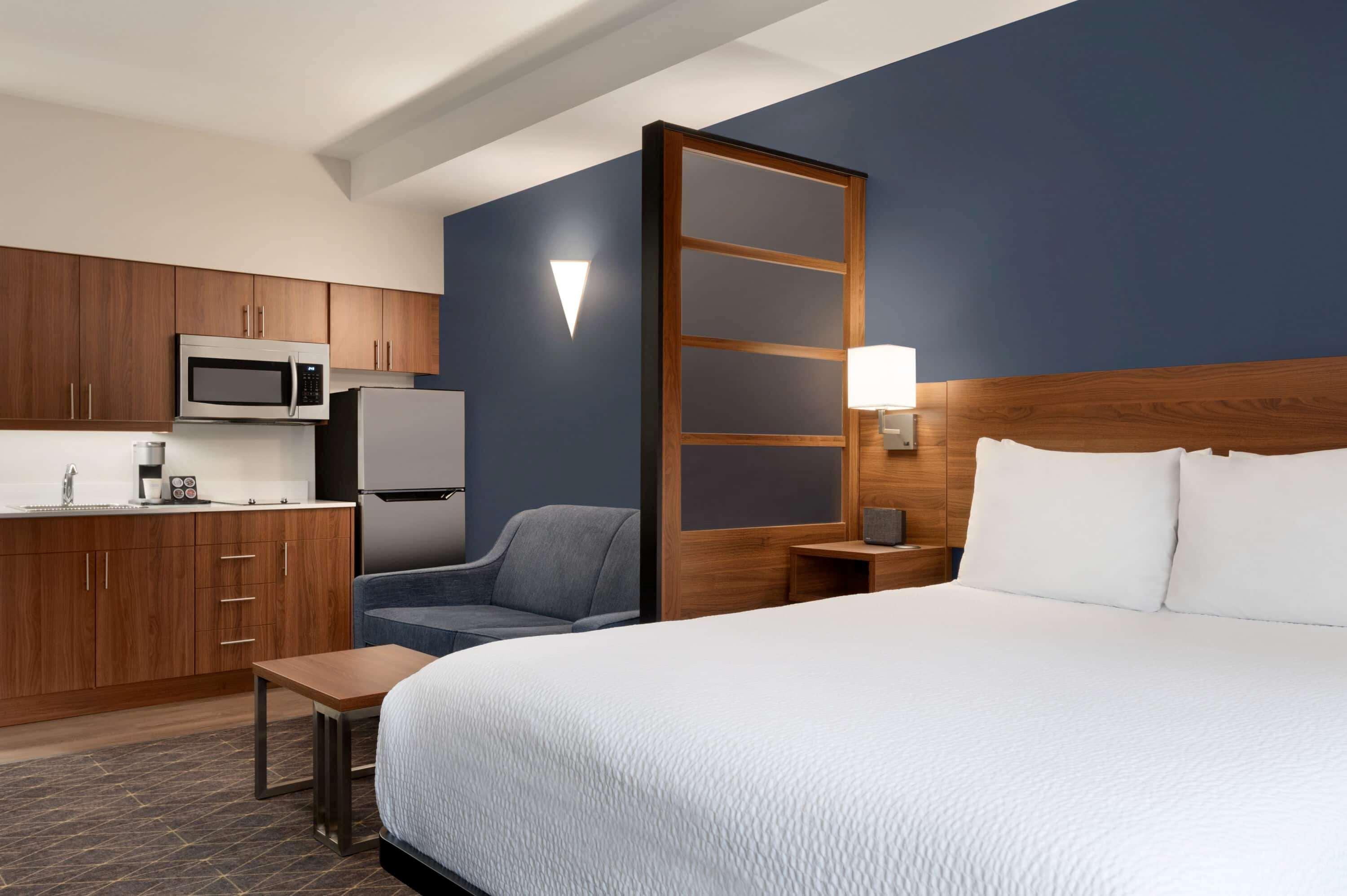 Efficiency, Queen Bed