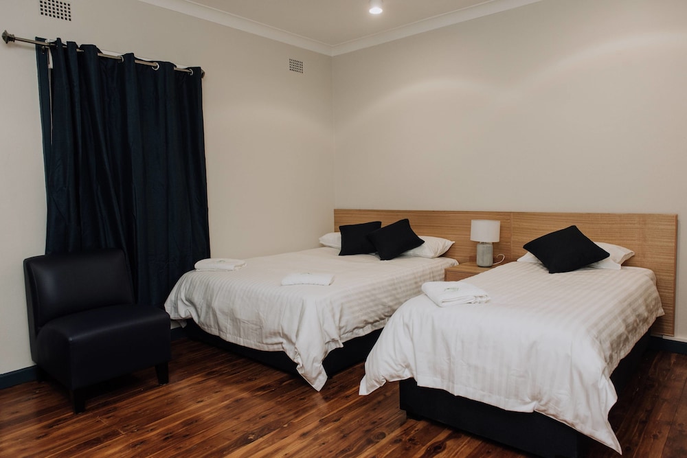 Gunnedah Hotel 8/38