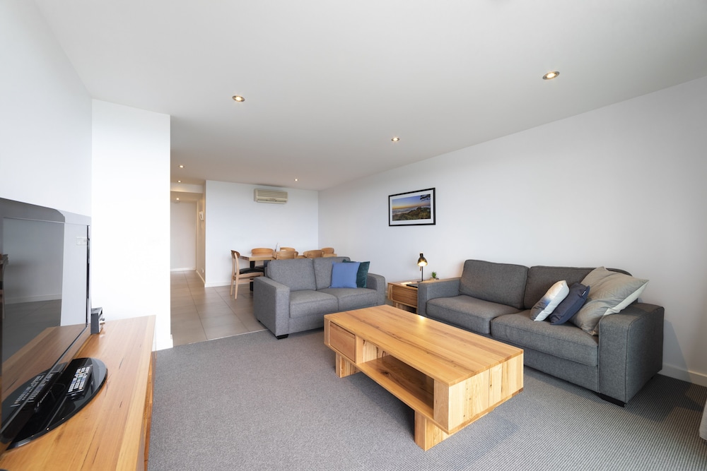 The Dolphin Apartments 52/69