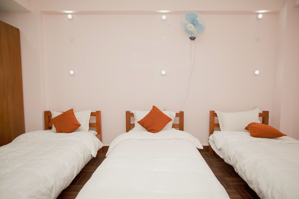 Famous House Kathmandu Youth Hostel 16/50