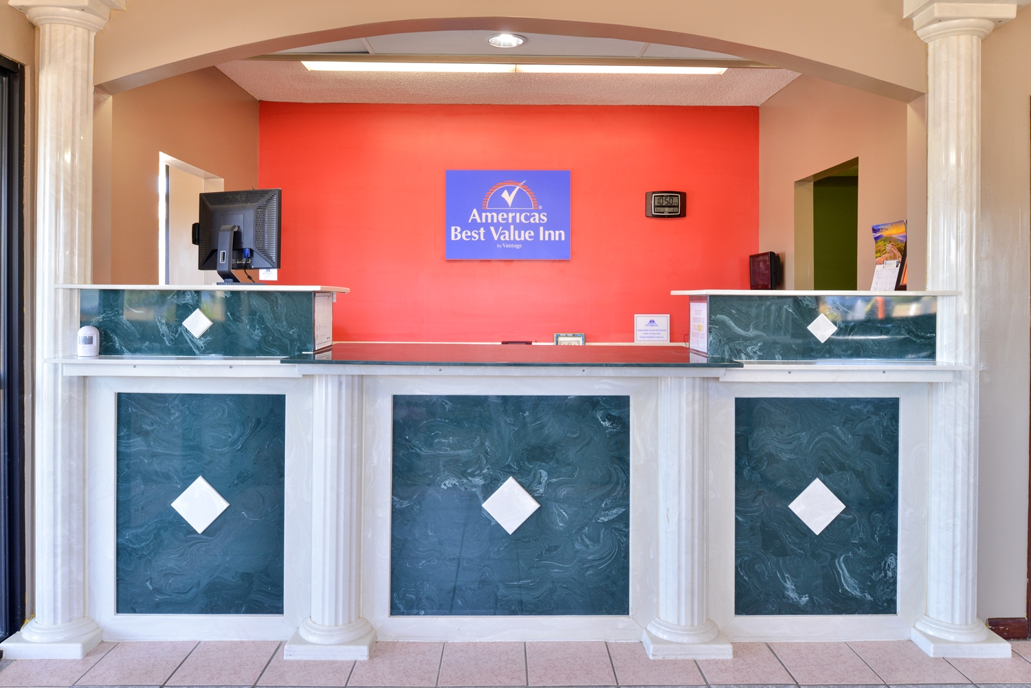 Days Inn & Suites by Wyndham Byram 2/24