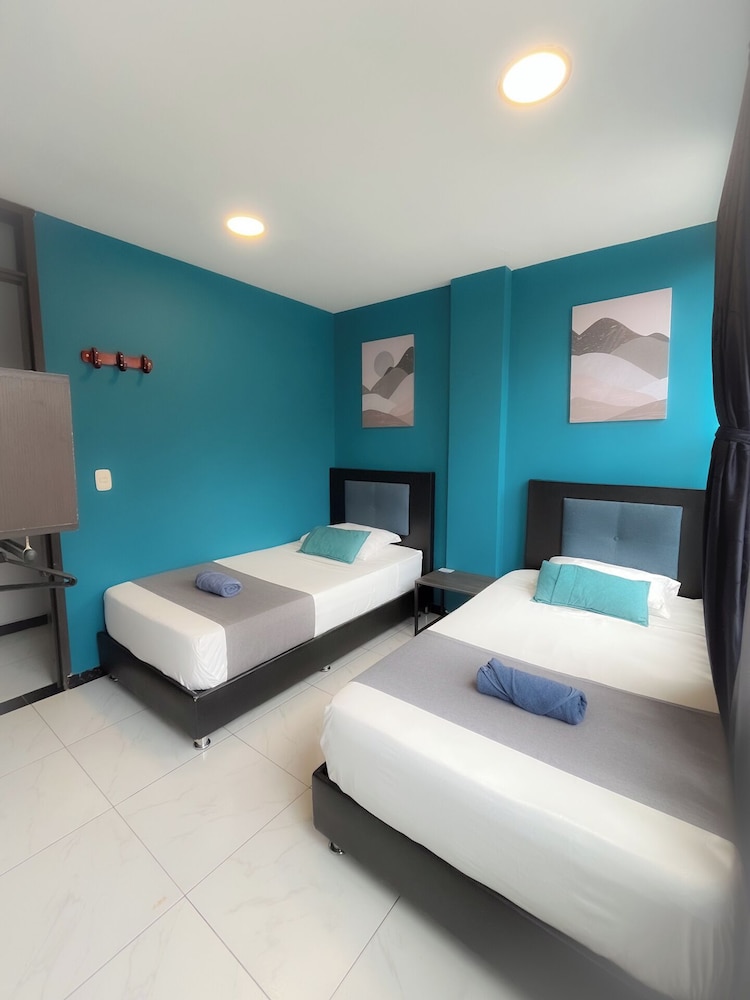 ROOM, TWIN BEDS