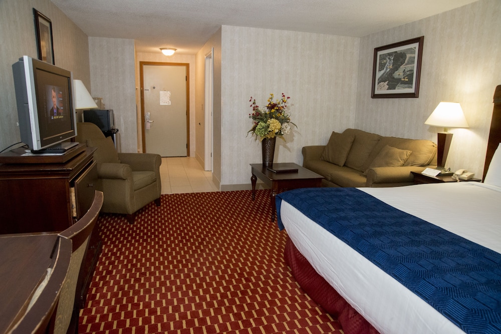 Hampton Falls Inn 8/44