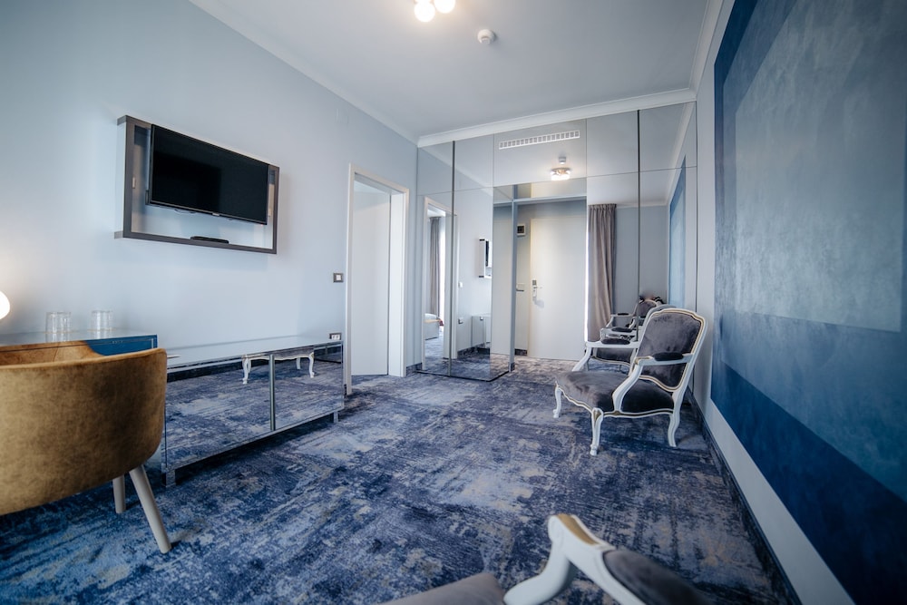 ROYAL CLASSIC HOTEL 37/44