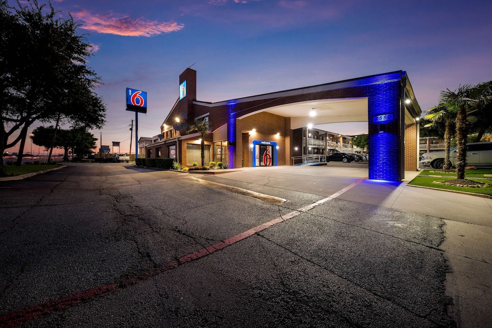 Motel6 Plano, TX - Plano Northeast 33/42