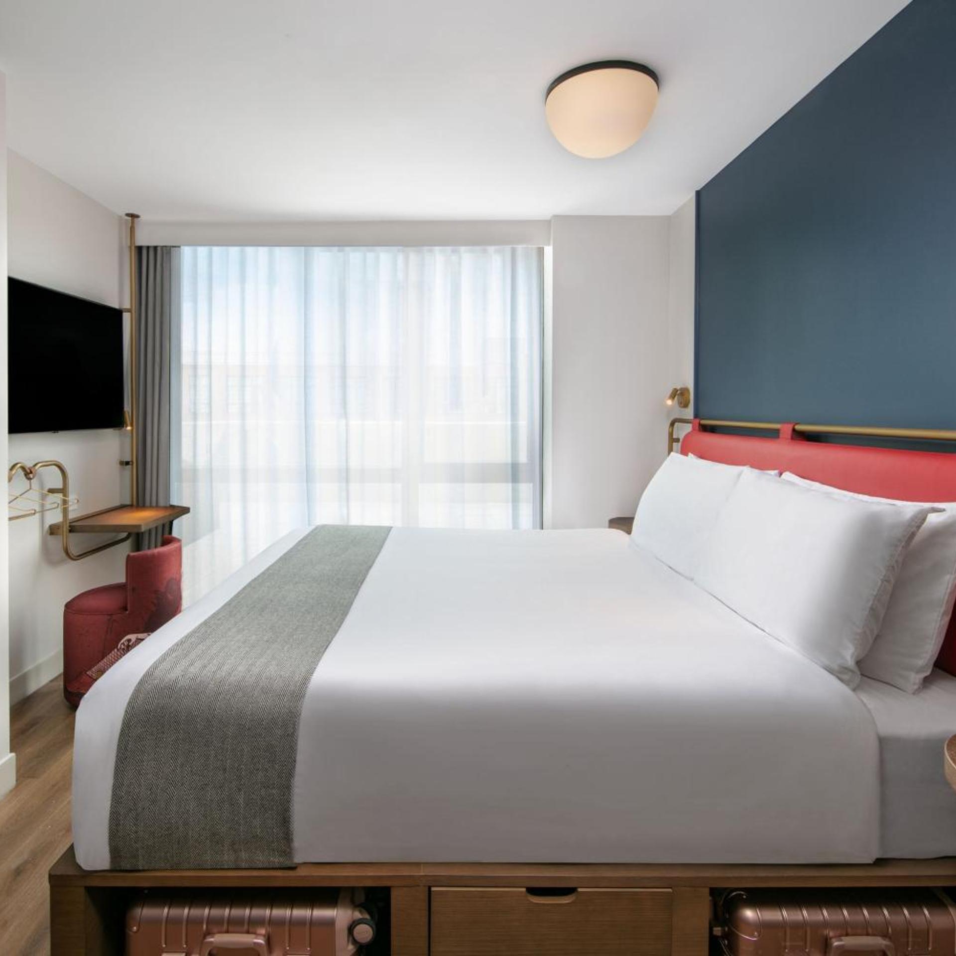 Factory, Loft, Suite, King Bed, City View, Terrace
