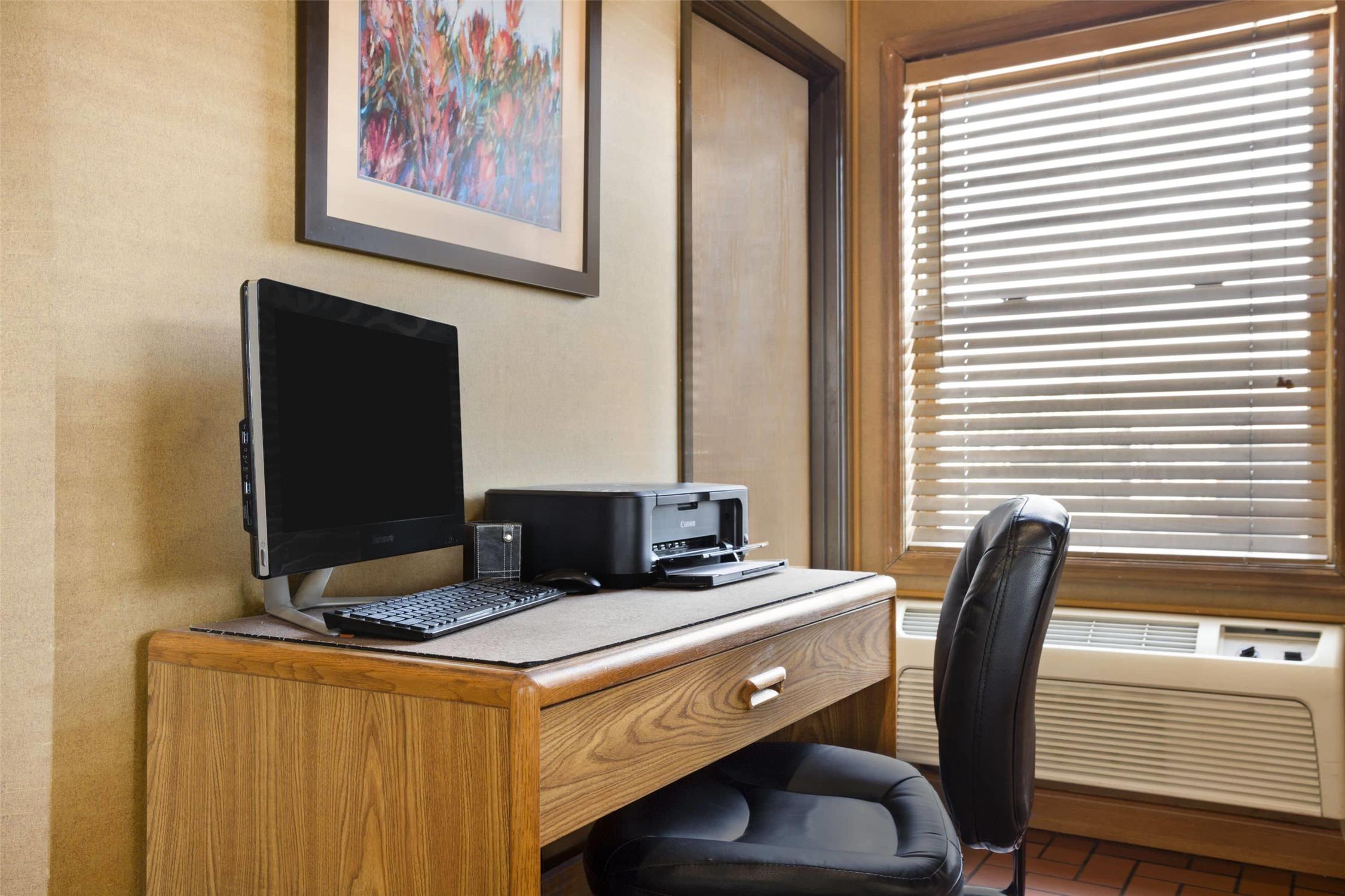 Super 8 By Wyndham Alton 5/6