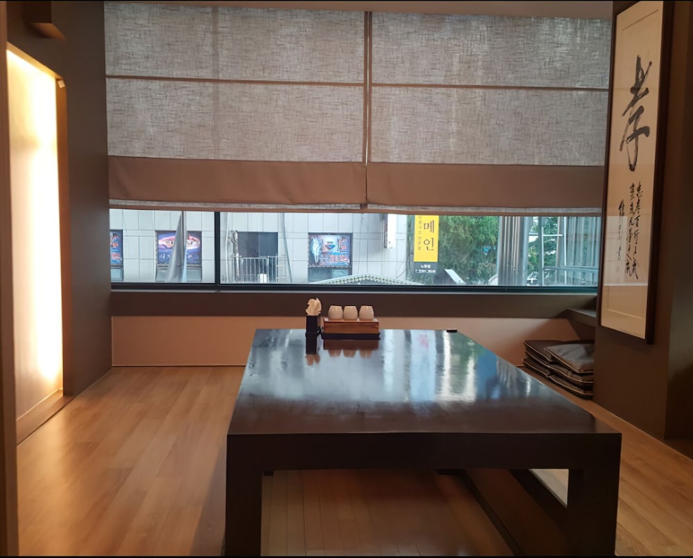 Noblesse Hotel 25/50