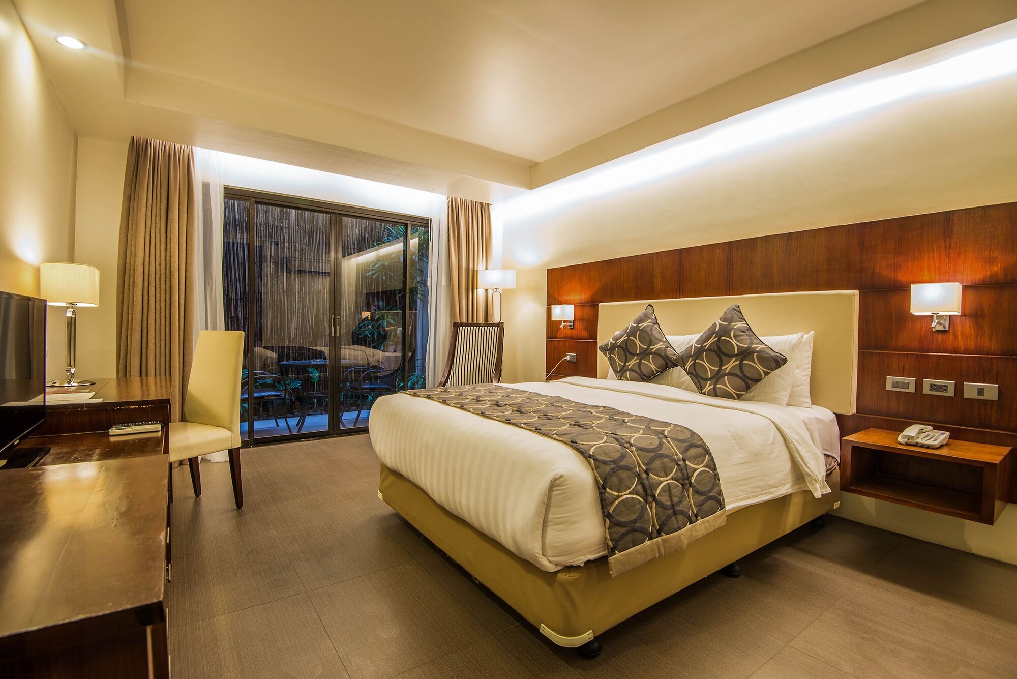 Garden, Queen Bed