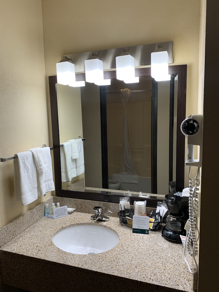 Quality Inn Macomb Near University Area 12/38