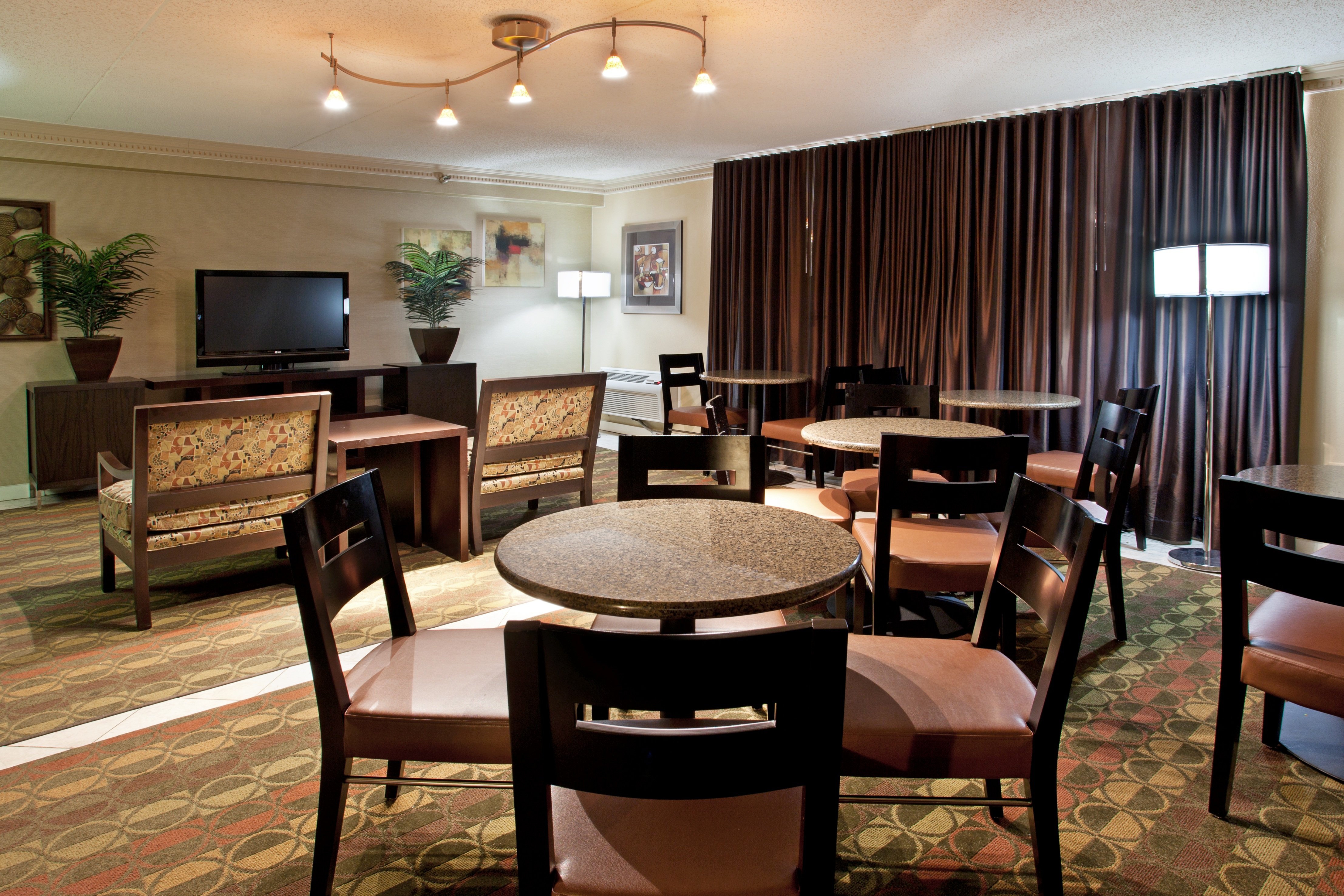 Crowne Plaza Columbus North-Worthington 53/56