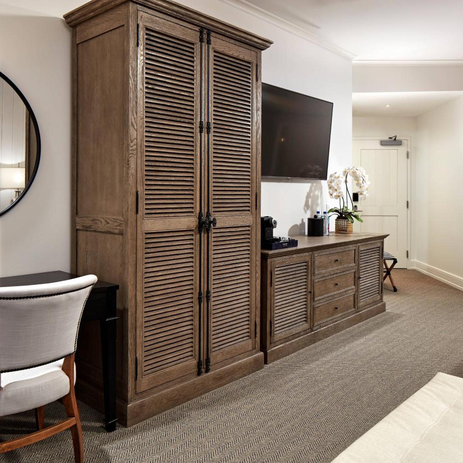 Guest Room, King Bed, Ocean View, Sofa, Balcony, Vespera Resort on Pismo Beach, Autograph Collection 3/4