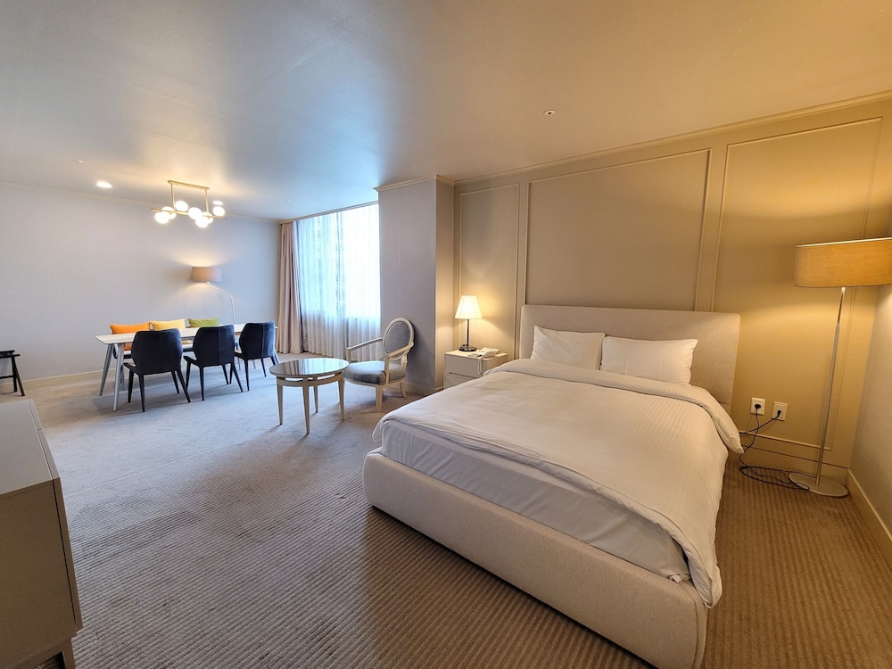 DELUXE, DOUBLE BED