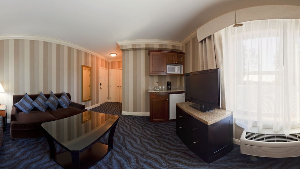 Holiday Inn Express Hotel Suites Santa Cruz 52/72