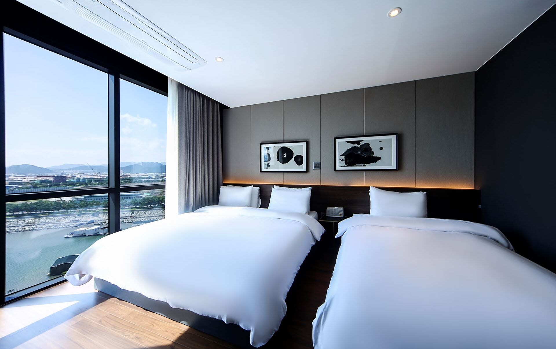 1 Bedroom, Family, 1 Queen and 1 Single Bed, Beach Front, Private Bathroom