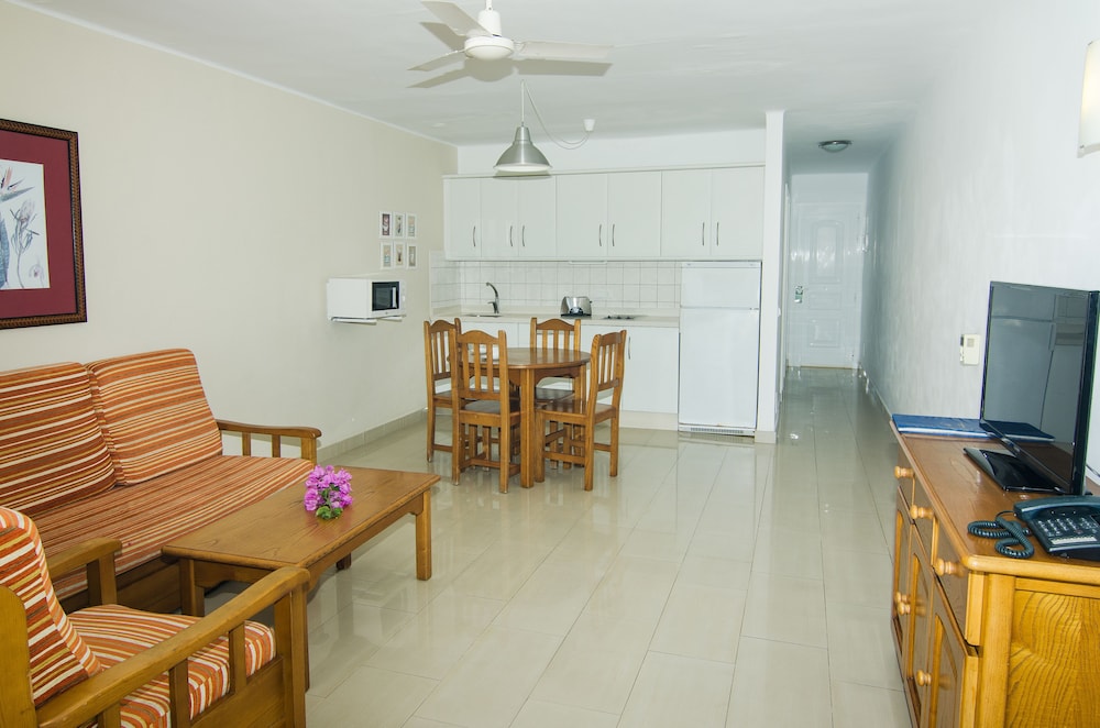 Parque Tropical Apartments 26/28