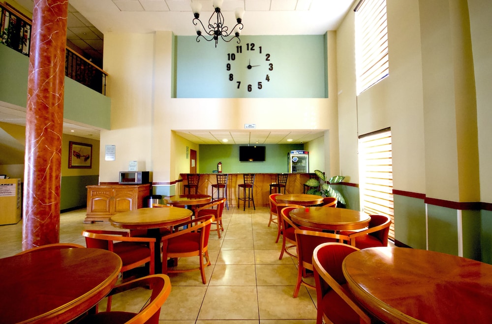 Hotel Consulado Inn 41/46