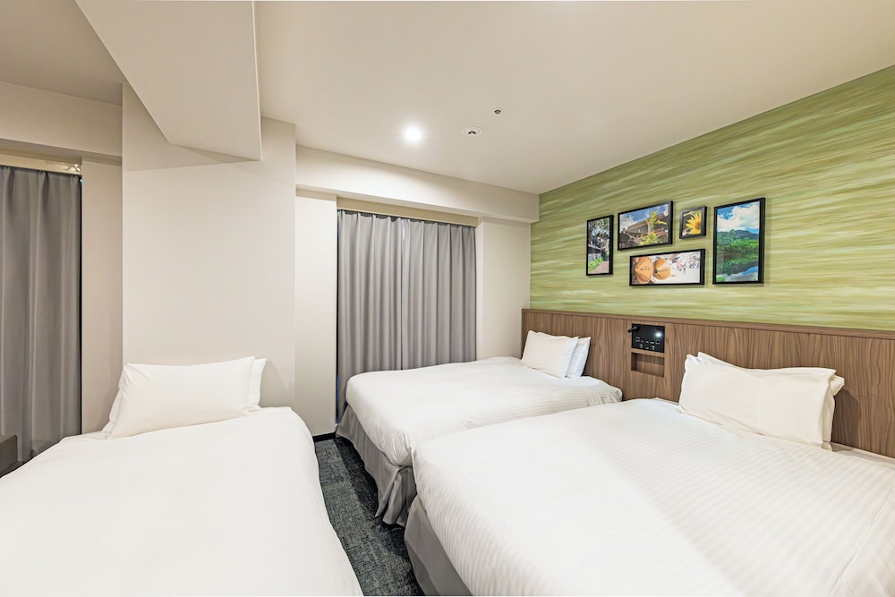 RENOVATED, DELUXE, TWIN BEDS