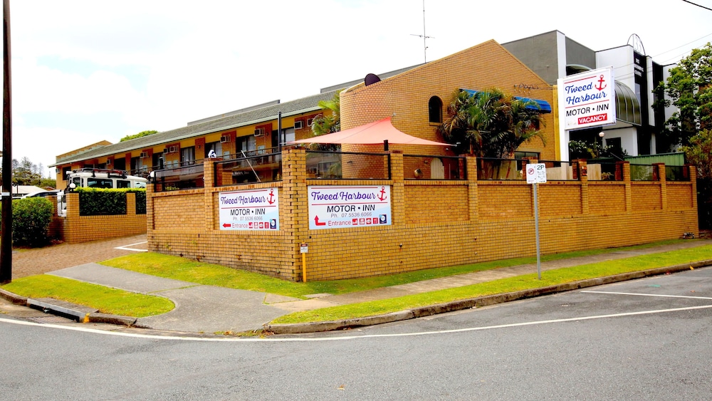 Tweed Harbour Motor Inn 51/57
