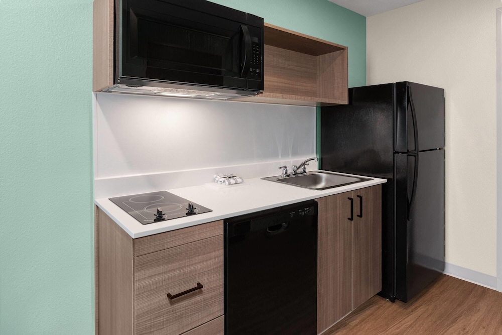ECHO Suites Extended Stay by Wyndham Houston Pasadena Fwy Pl 59/59