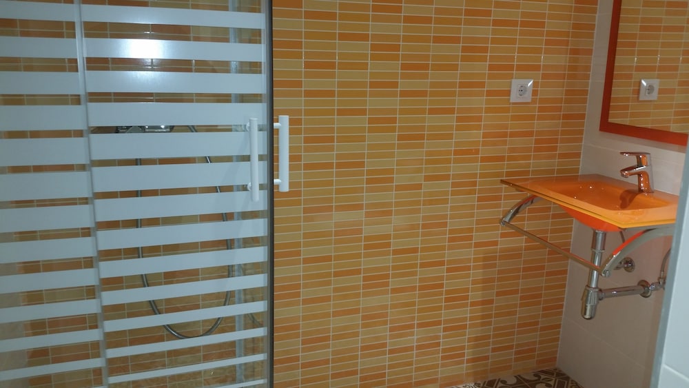 Hostal Nova 62/64