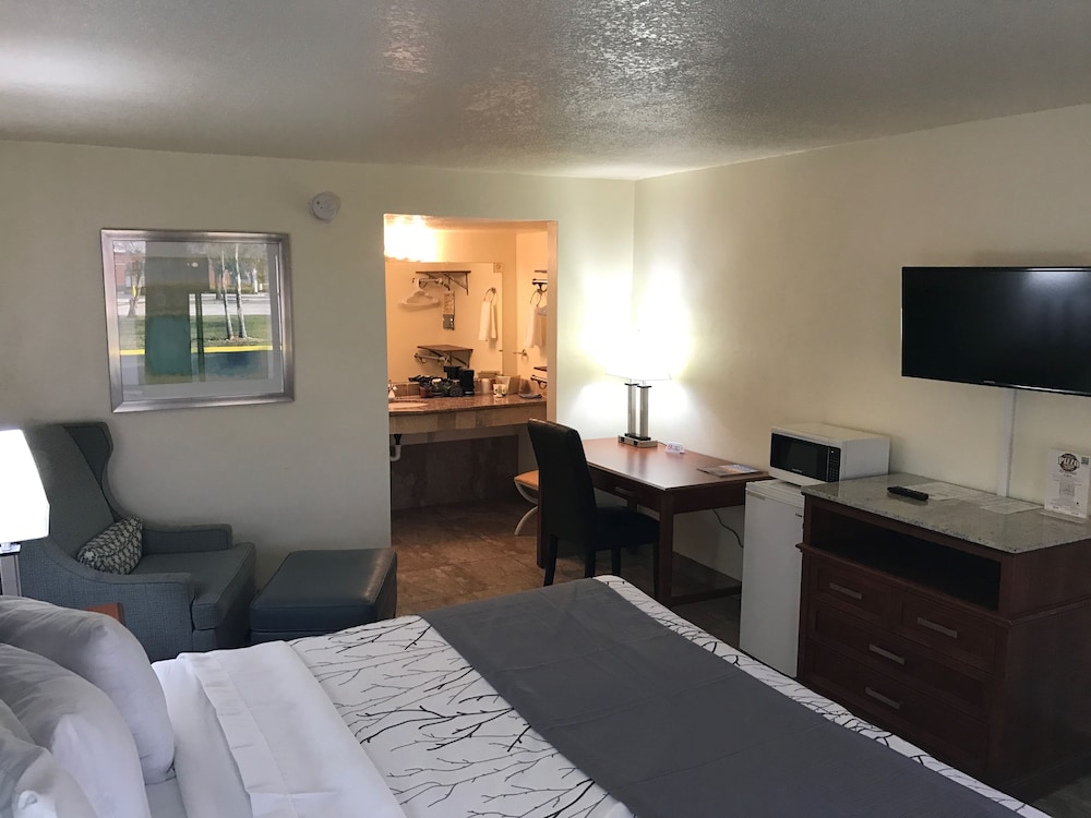 At Home Inn 23/51