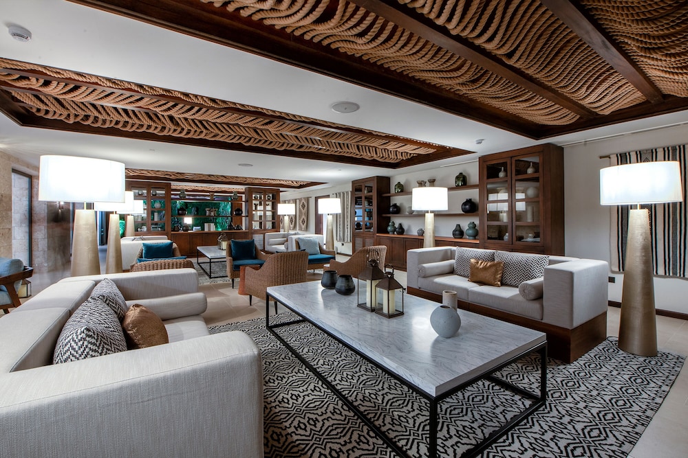 Unique Club at Lopesan Costa Bavaro 32/50