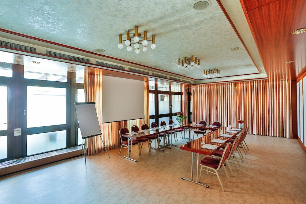 Best Living Hotel Arotel 54/67