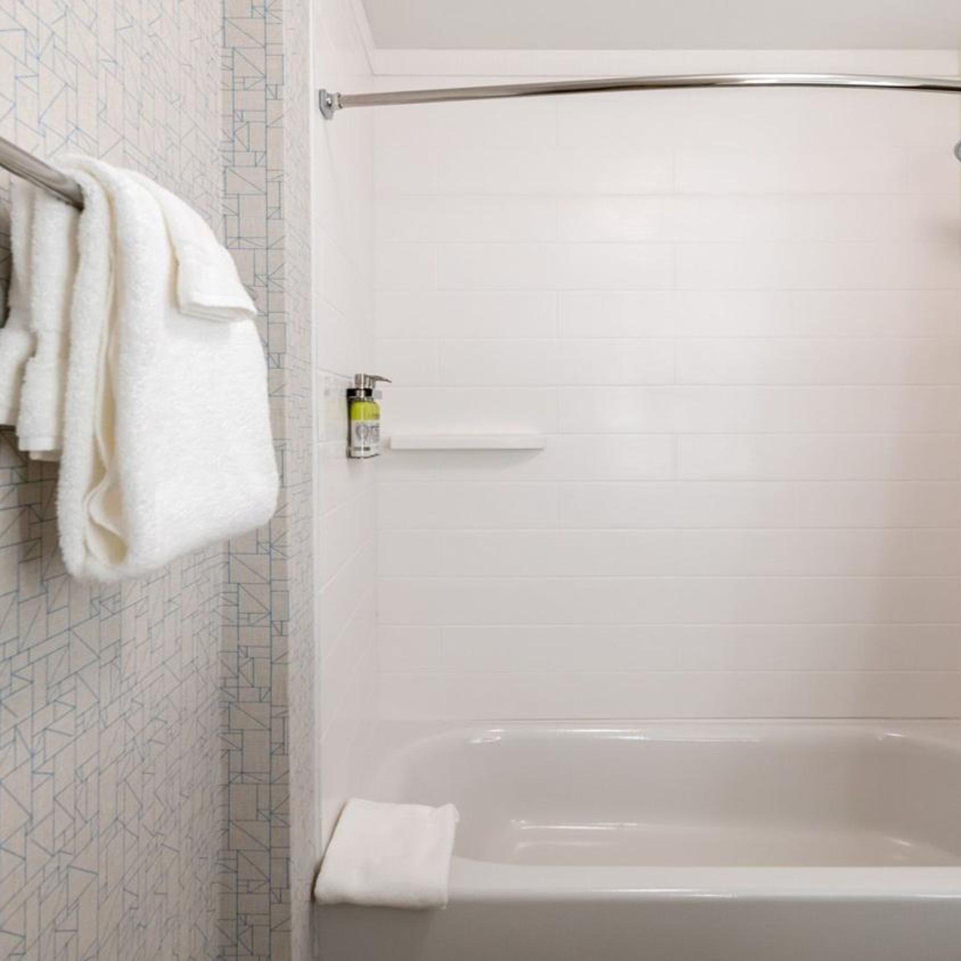 غرفة بسريرين منفصلين، Holiday Inn Express Suites Marion 5/5