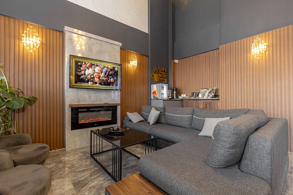 Loyal City Hotel 38/63