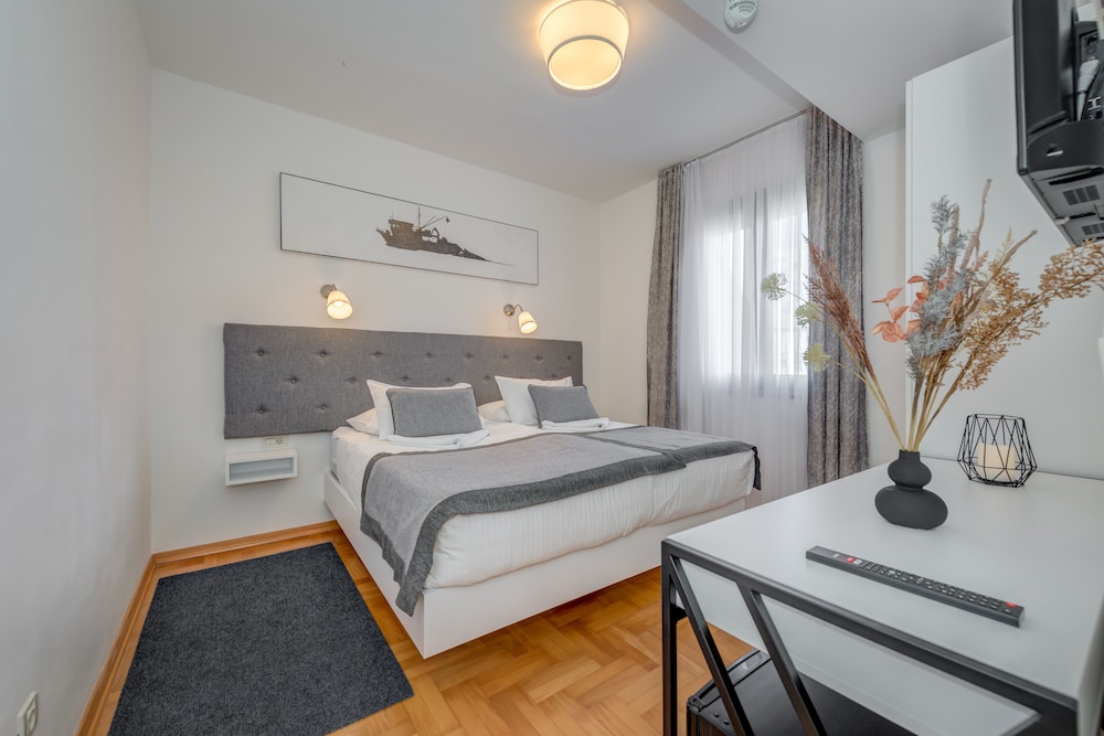 Hotel Pax 76/98