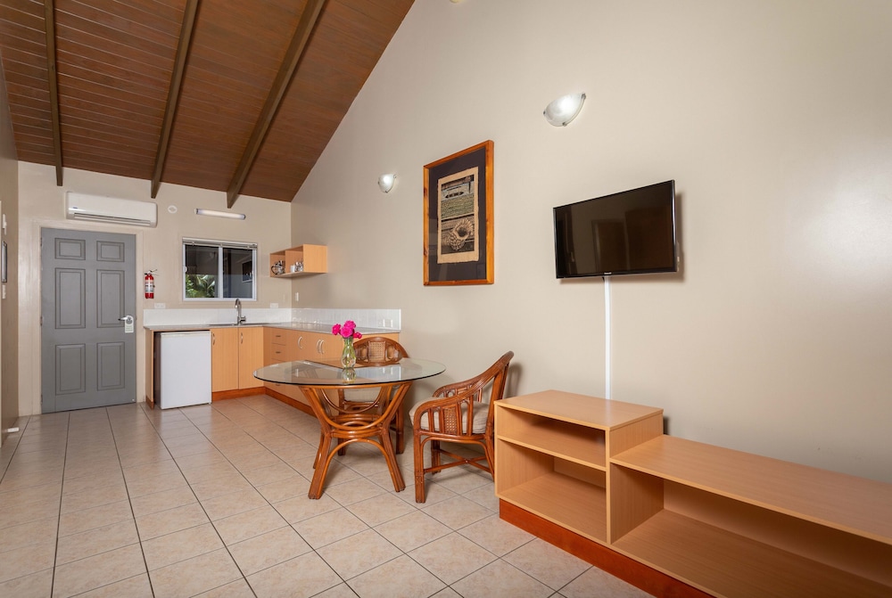 Moana Sands Beachfront Hotel 43/58