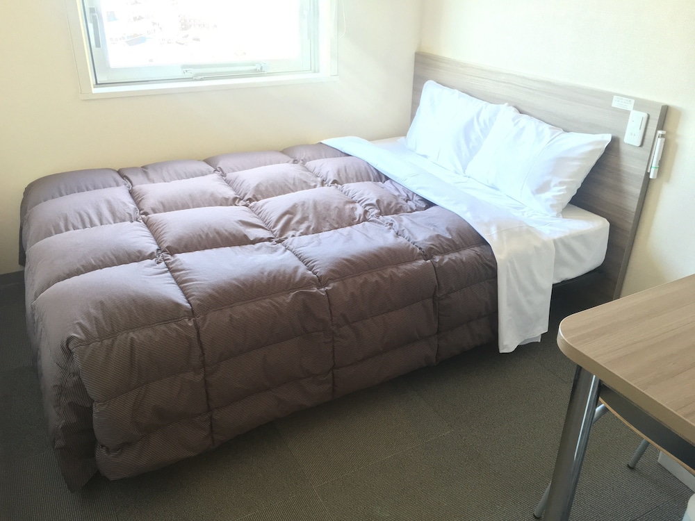 SEMI ROOM, SEMI DOUBLE BED, SMOKING