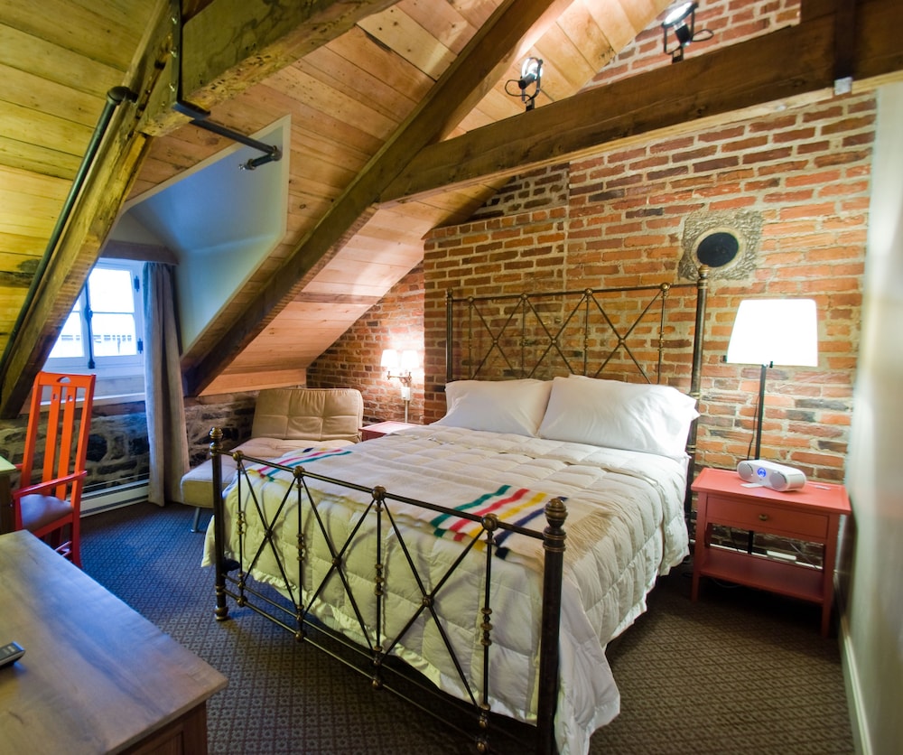 SUPERIOR, QUEEN BED, ATTIC