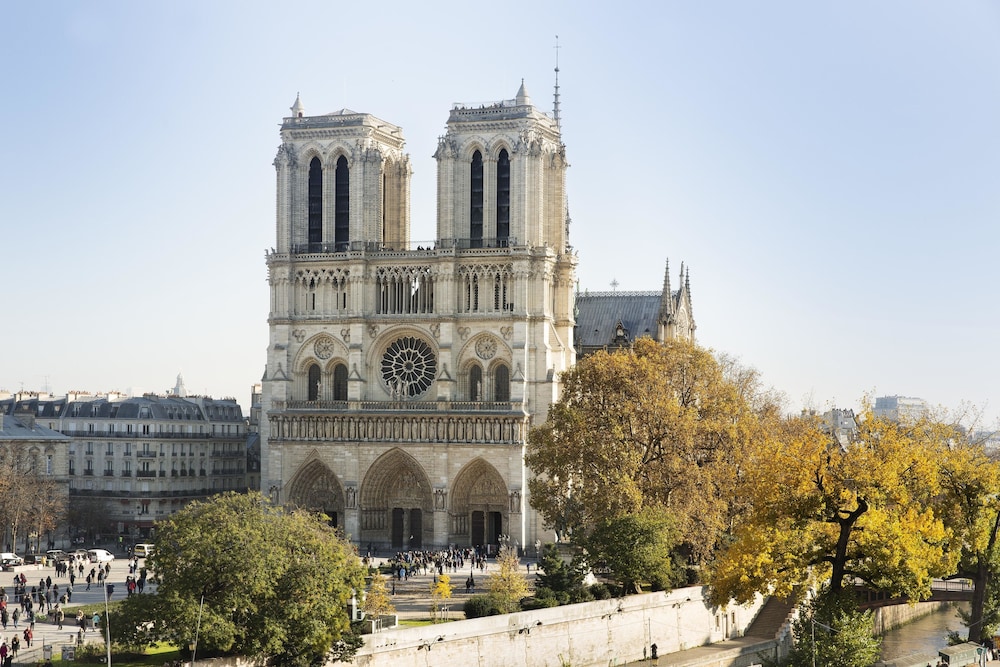 Rives de Notre Dame 4/83