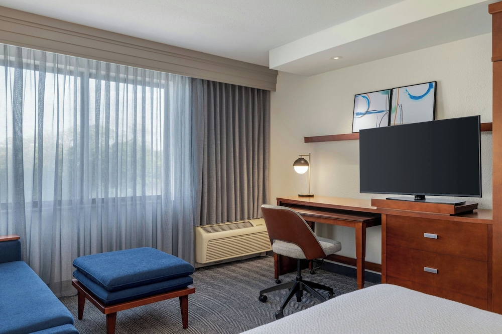 Courtyard Mt Holly Westampton 42/49