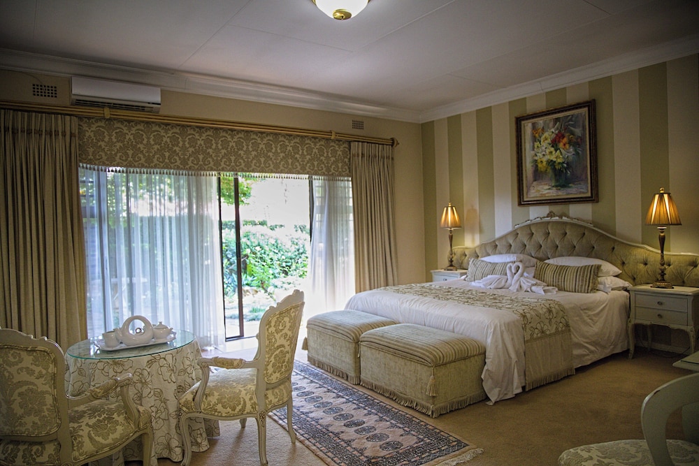 Royal Ridge Guest House and Apartments 7/70