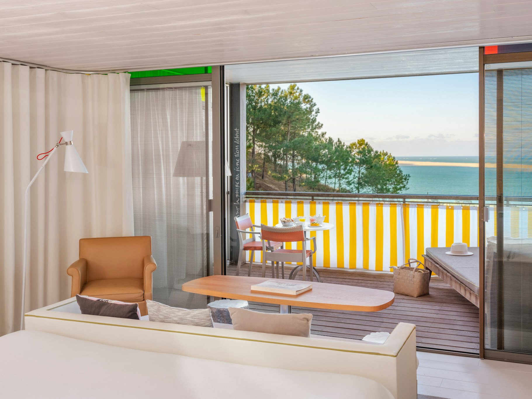 Hotel La Co(o)rniche 42/64