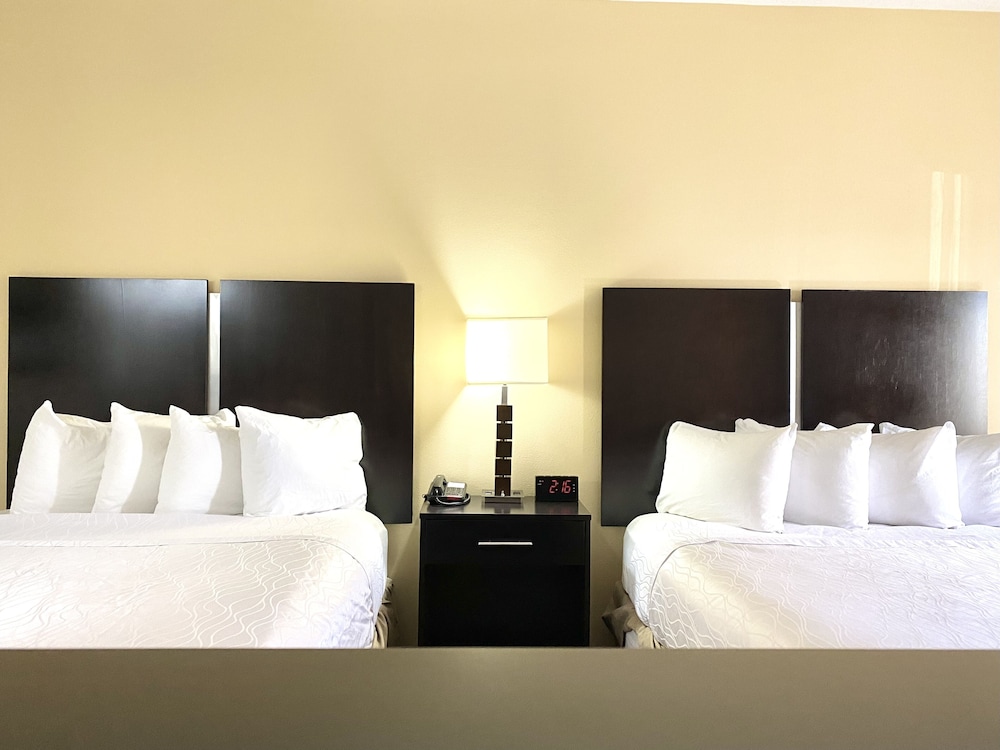 Best Western Plus The Four Corners Inn 24/69