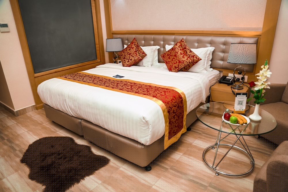Golden Tulip Westlands Nairobi 23/75