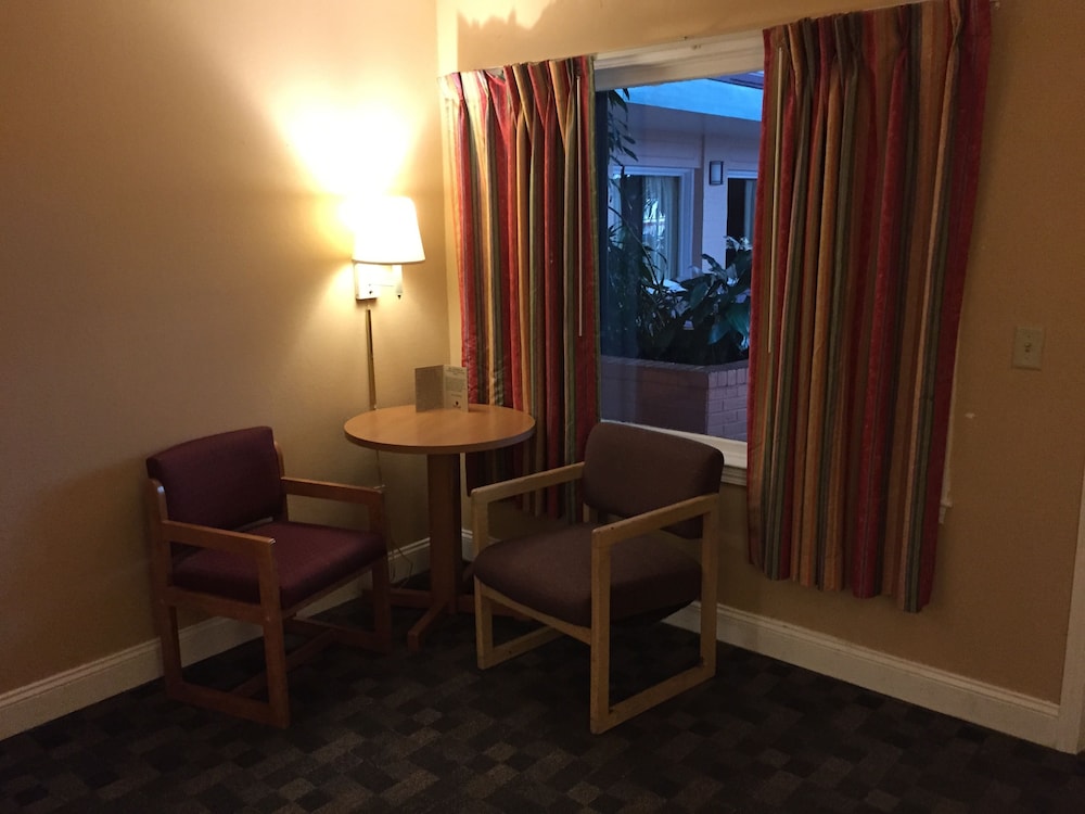 Wildwood Inn Tropical Dome & Theme Suites 52/74