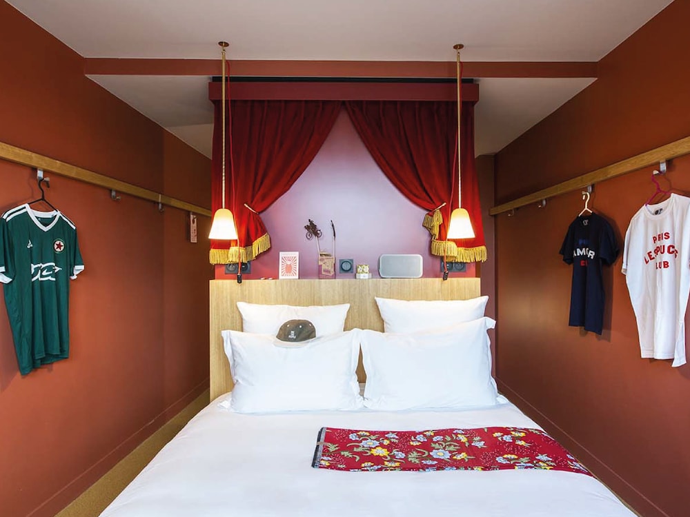 Mob Hotel Paris Les Puces 15/65