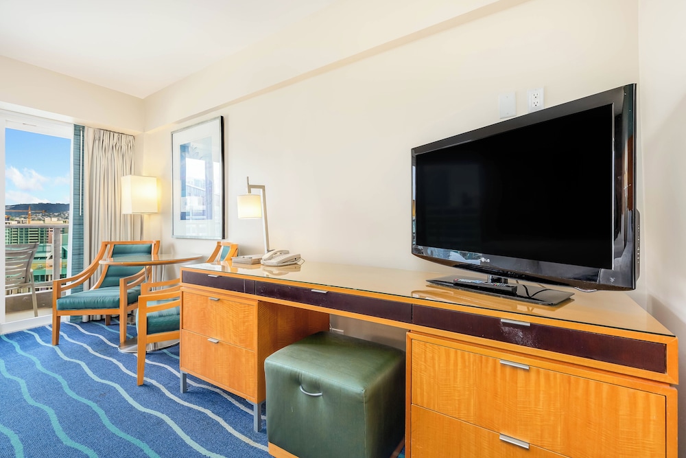 Castle at Ala Moana Hotel 53/59