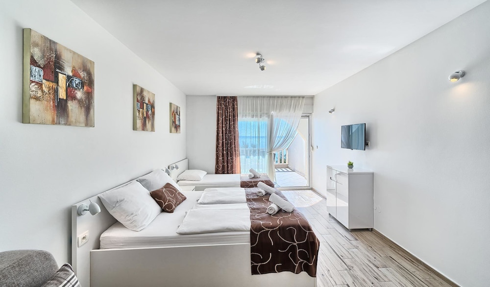 Stipe Aparthotel 20/81