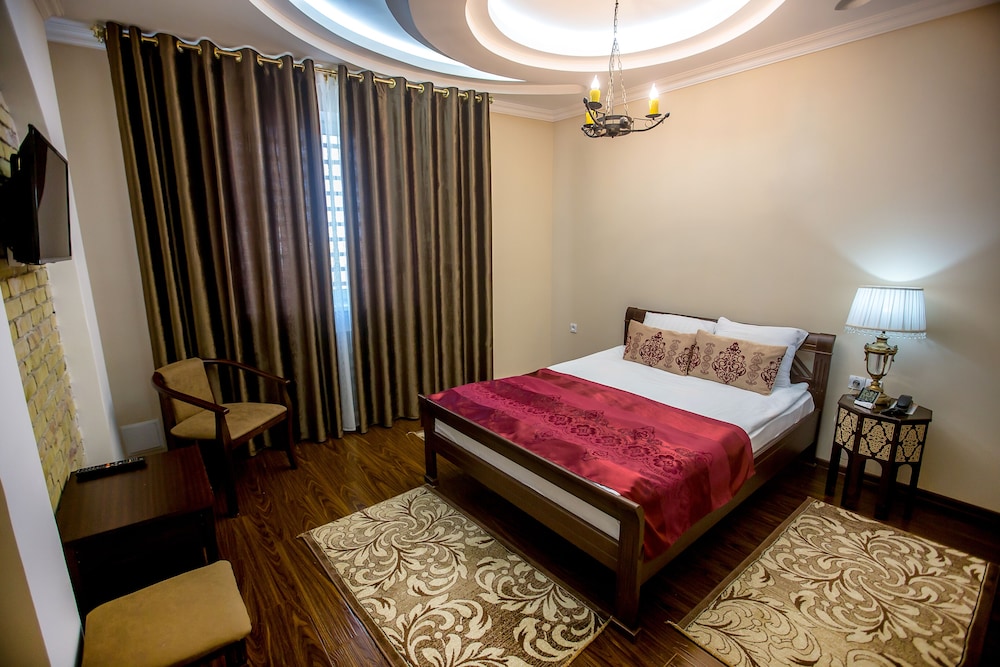 Deluxe, Double Bed